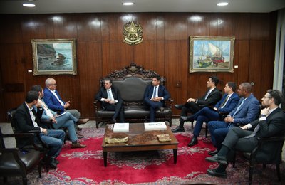Prefeito JHC pede apoio de ministério por pescadores e marisqueiras de Maceió