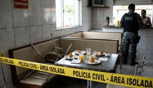 Terror na Jatiúca: mulher é esfaqueada pelo ex em lanchonete e salva por clientes; agressão foi gravada