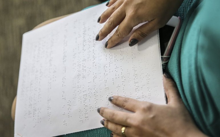 Médicos discutem uso da IA em benefício de deficientes visuais