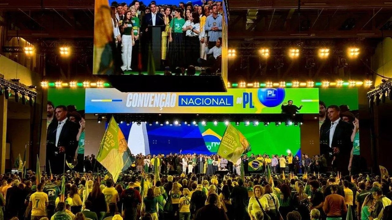 Defesa de Flávio nega que vídeo de IA com Bolsonaro tenha pedido de voto