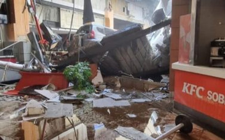 Parte de teto de shopping desaba em Osasco; não há registro de vítimas