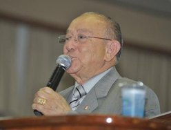 Pastor José Wellington concede o último estudo na igreja-sede