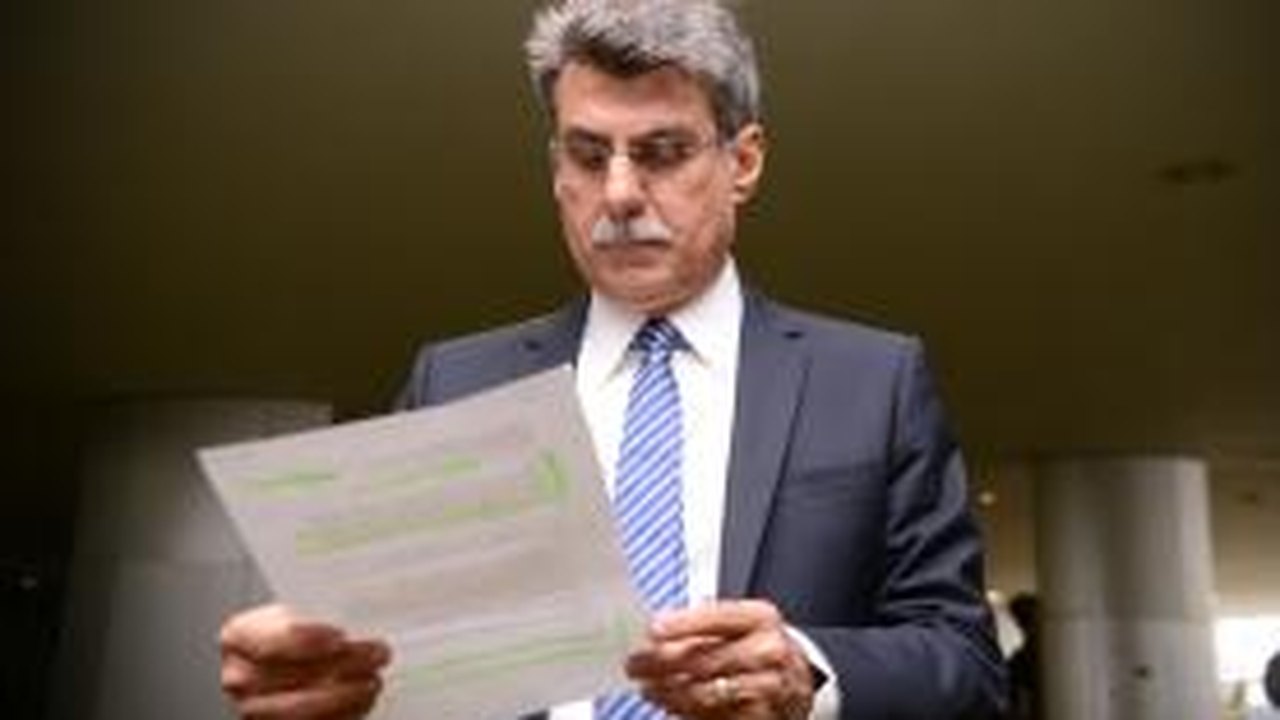 Jucá finaliza texto da MP que corrige a tabela do Imposto de Renda em 6,5%