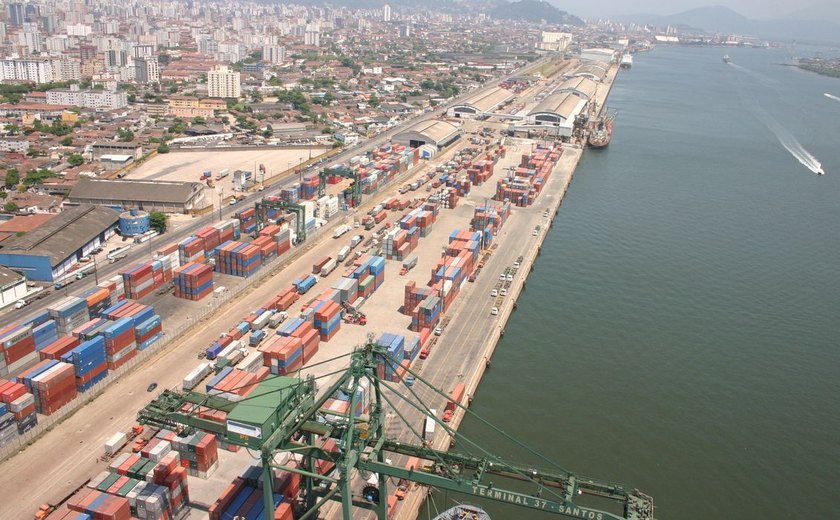 Canal do Panamá reduz tráfego de navios após outubro registrar período mais seco da história