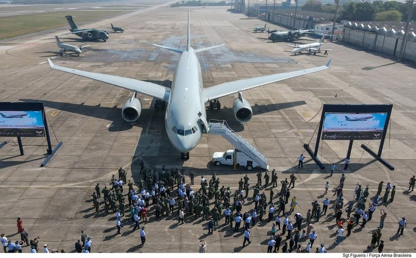 Avião da FAB chega ao Brasil com primeira leva de 211 resgatados