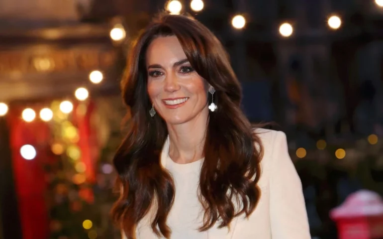 Kate Middleton aparece com Família Real em varanda do Palácio de Buckingham; veja