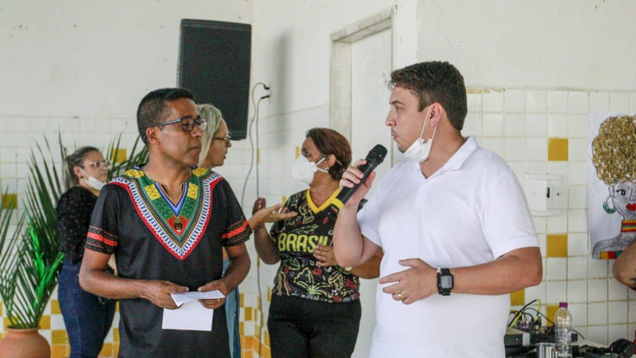 Secretário de Educação de Maceió visita seis escolas e participa de homenagem ao mês da Consciência Negra