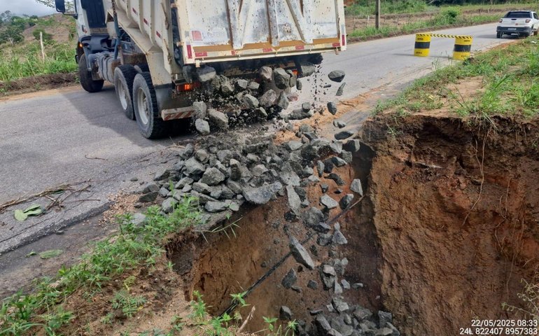 Acostamento na AL-210 recebe contenção de erosão entre Capela e Atalaia