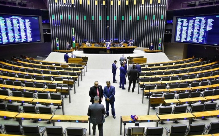 Deputados analisam projeto que cria a Lei Geral da Polícia Civil; acompanhe