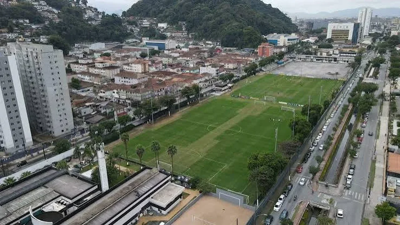 Muro do CT do Santos é pichado após revés de 3 a 0 para o Palmeiras: 'Respeita nossa história'