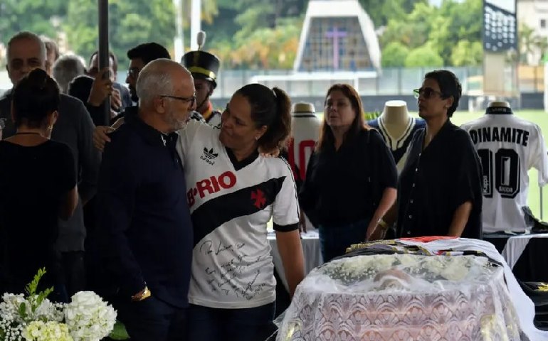 Ausentes no velório de Pelé, oito campeões mundiais foram homenagear Dinamite