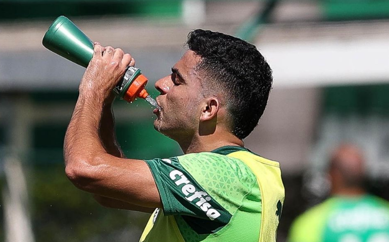 Bruno Rodrigues avança na recuperação e faz treino leve no gramado no Palmeiras