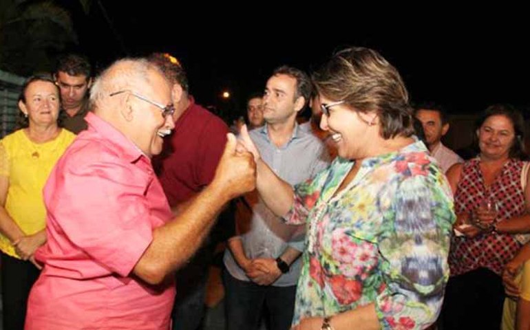 Arapiraca: Prefeita Célia Rocha entrega calçamento de ruas no bairro Baixa Grande