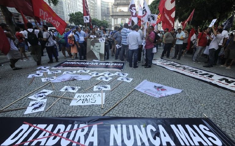 Historiadores explicam disputa de narrativas sobre ditadura militar