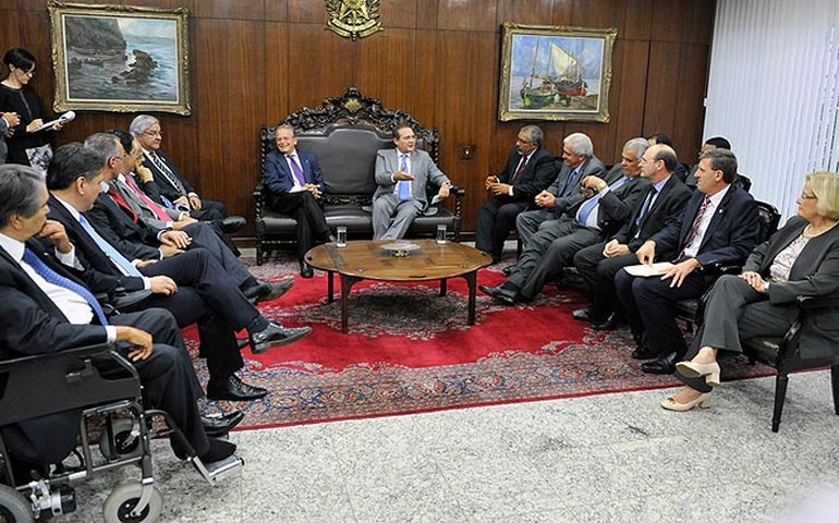 Renan Calheiros anuncia votação de projeto de renegociação da dívida dos estados