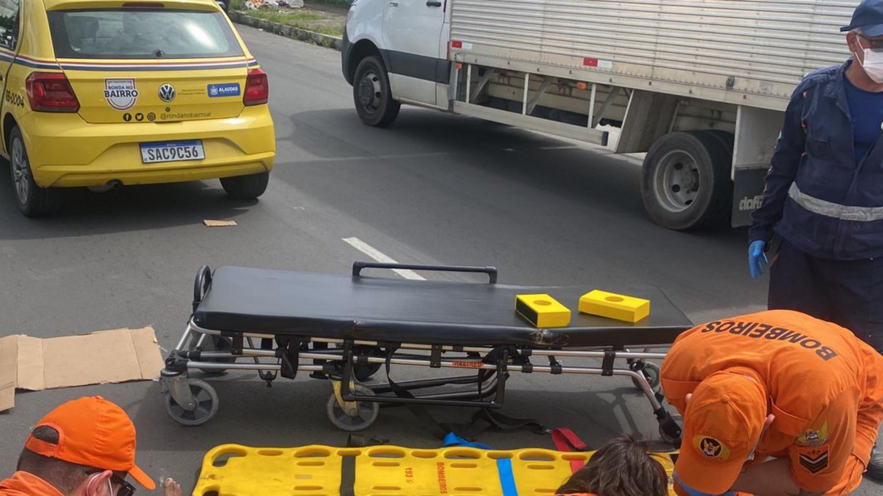 Ronda no Bairro socorre homem atropelado por duas motos ao mesmo tempo na Jatiúca