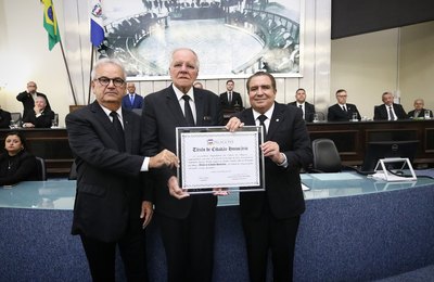 ALE concede o título de Cidadão Honorário ao advogado Ademir Cândido da Silva