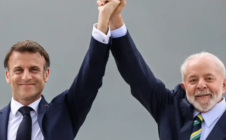 Ao lado de Macron, Lula defende a democracia e o multilateralismo