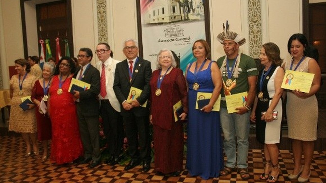 Conselho de Educação comemora 52 anos e homenageia educadores