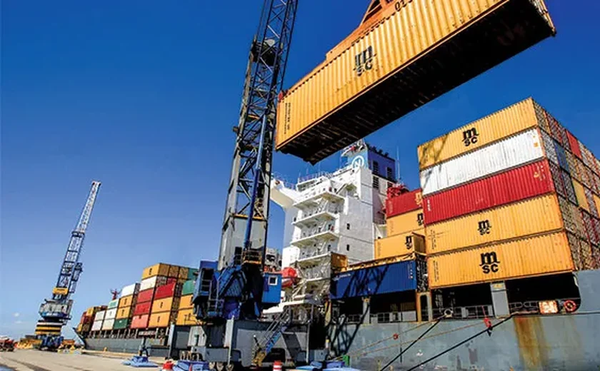 Balança comercial tem superávit de US$ 2,537 bilhões na 4º semana de abril