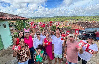 Doutora Maryelly Cavalcante distribui mil caixas de chocolate a população de Chã Preta
