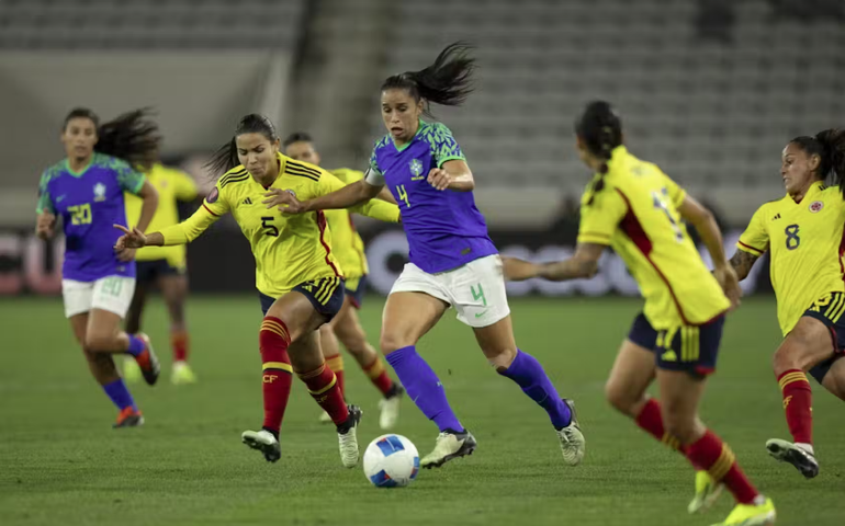 Marta perde  pênalti, e Brasil perde do Canadá pela semi da SheBelieves Cup