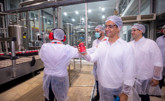 Prefeito JHC em visita à nova unidade da Coca-Cola
