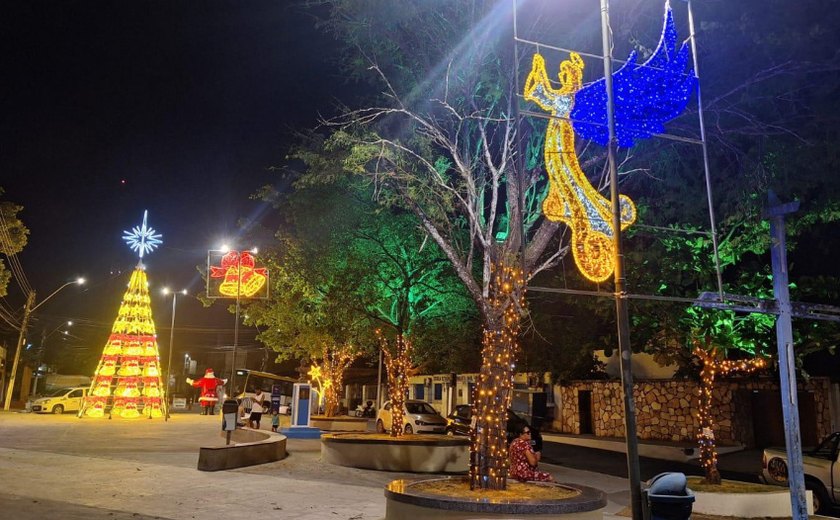 Ilumina instala decoração natalina na Jatiúca e em Ipioca