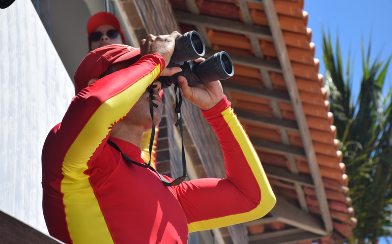 Guarda-vidas resgatam quatro crianças perdidas no litoral de Alagoas durante final de semana