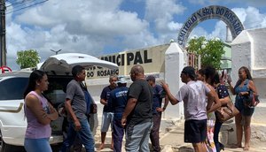Corpos de irmãs mortas durante incêndio residencial são sepultados em Nossa Senhora do Socorro / Foto: Foto: Jéssika Cruz/TV Atalaia