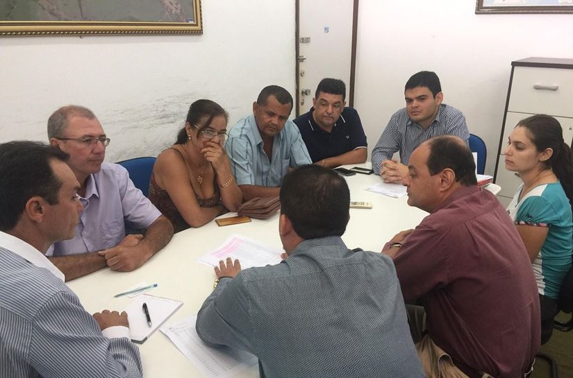 Prefeito de Anadia inicia pagamento de dívidas salariais deixadas por ex-gestor