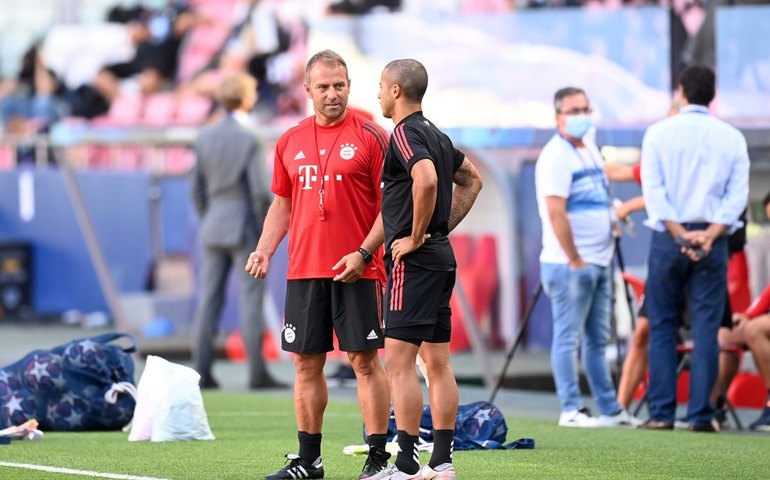 Técnico e lateral do Bayern admitem preocupação com velocidade de Neymar e Mbappé