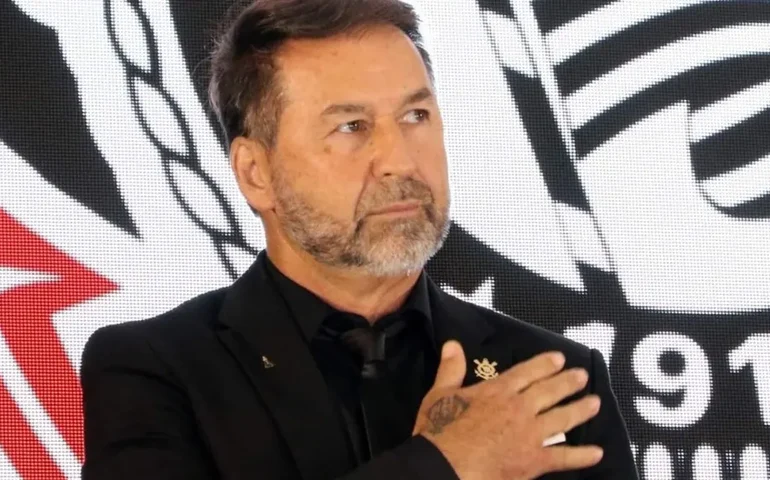 Presidente do Corinthians culpa 'traidores' por saída de patrocinador e rejeita impeachment