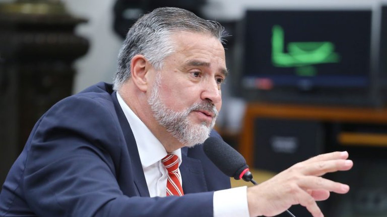 Reunião com Fazenda e FPA sobre dívidas rurais foi boa, diz Paulo Pimenta