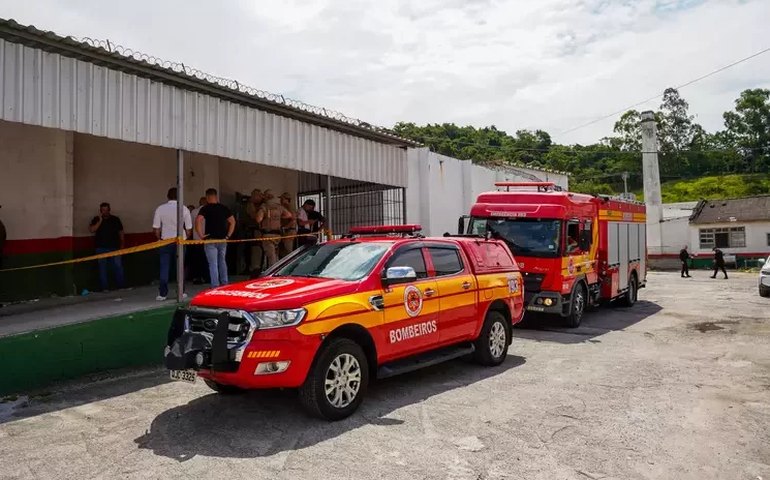 Incêndio em complexo prisional em SC deixa ao menos três mortos e 43 feridos