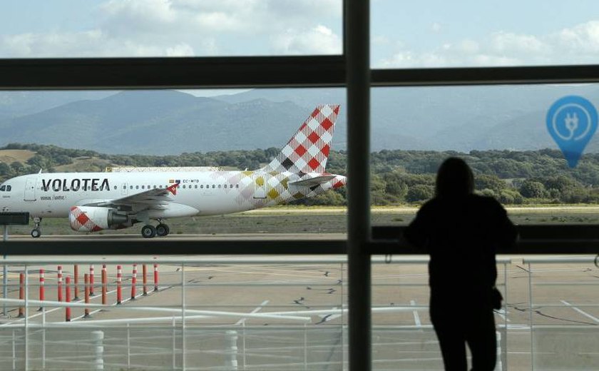 Quatro aeroportos franceses voltam a ser esvaziados após alertas