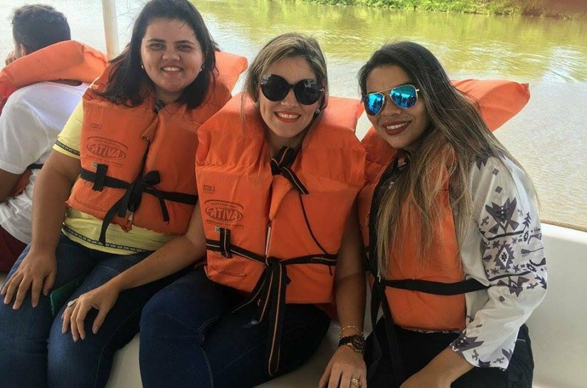 Alunos de Palmeira participam de aula prática no barco escola do IMA