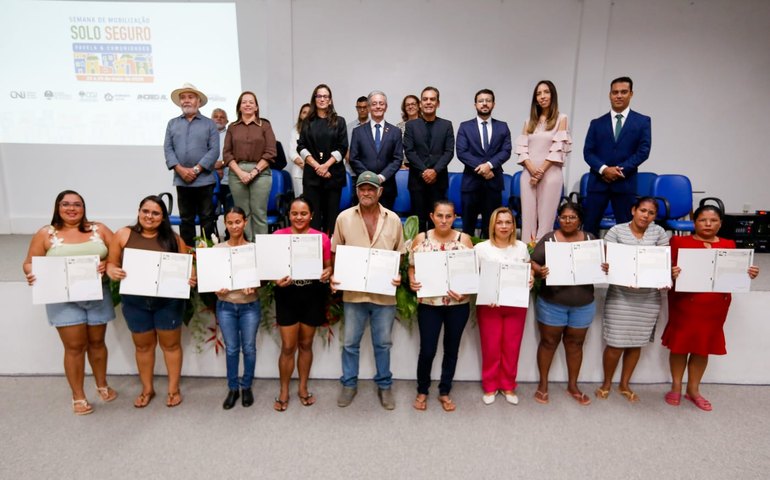 Solo Seguro beneficia 50 famílias em São Sebastião