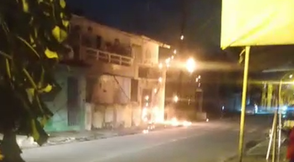 Poste de energia pega fogo na Zona Sul de Aracaju / Foto: Foto: Portal A8SE/Reprodução