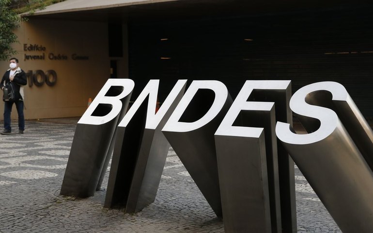 Mercadante afirma que grosso das linhas que BNDES atua tem taxas de mercado