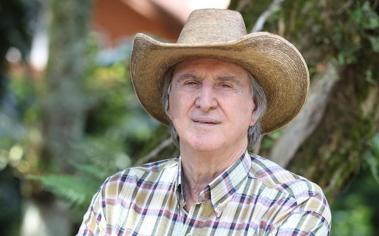 Sérgio Reis pede indenização de R$ 4,7 mi a condomínio de chalés; entenda