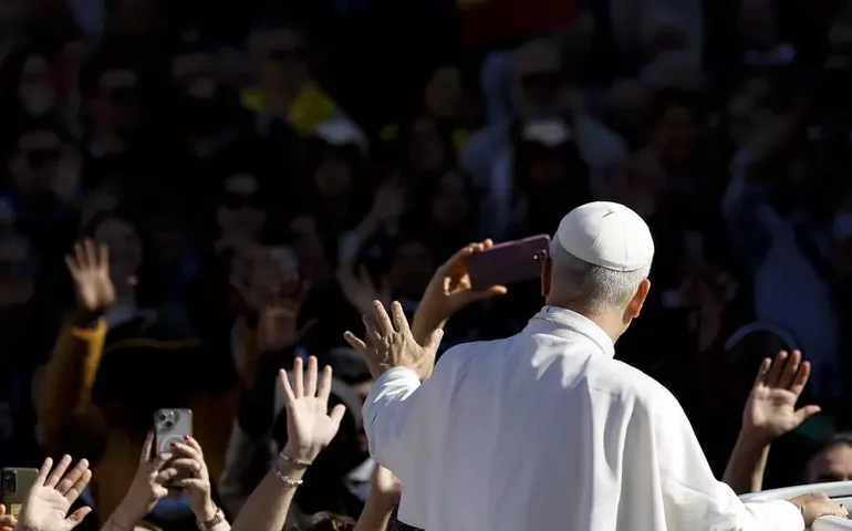 Papa destaca 'dor das guerras' no Dia de Todos os Santos