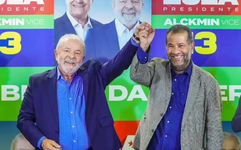 Lula confirma Carlos Lupi como futuro ministro da Previdência