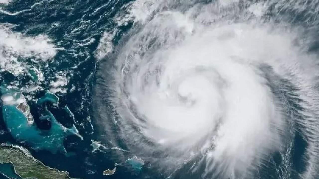 EUA: fenômeno climático Francine se enfraquece à categoria de tempestade tropical na Louisiana