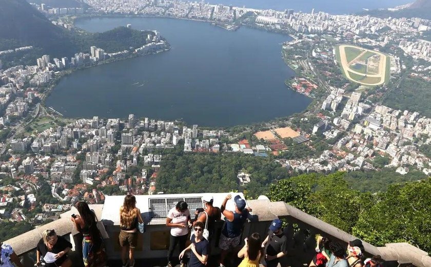 Gastos de turistas estrangeiros no Brasil aumentam 12% em abril e chegam a quase R$ 4 bilhões