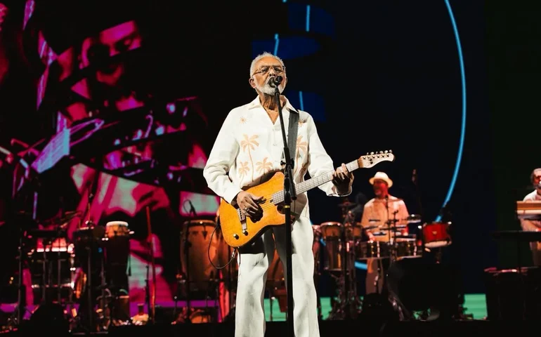 Gilberto Gil recebe Alceu Valença e Elba Ramalho na primeira noite de “Tempo Rei” no Recife, com ingressos esgotados no Classic Hall