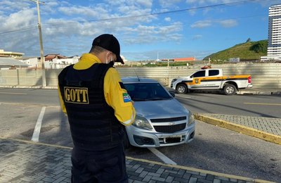 Covid-19: agentes de trânsito fiscalizam estacionamentos da orla marítima e lagunar