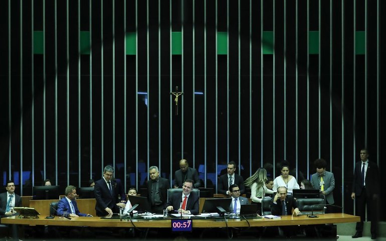Senado e Câmara recorrem contra suspensão parcial de emendas PIX