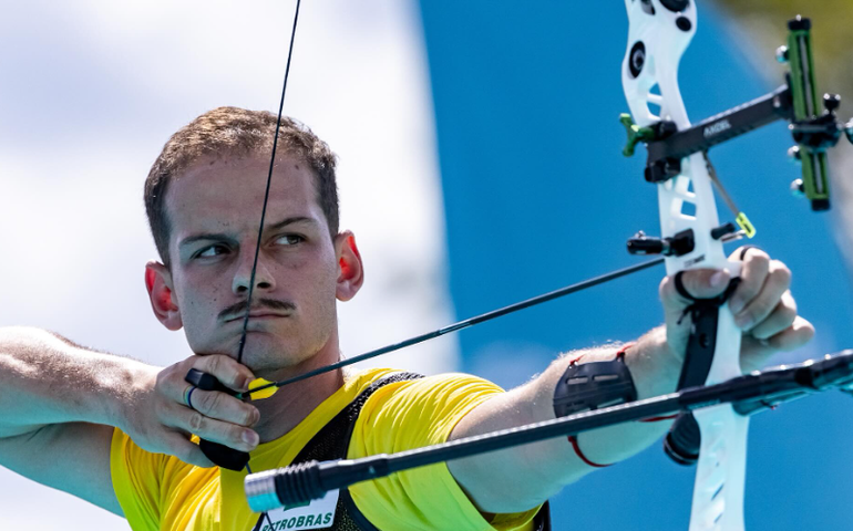 Marcus D'Almeida fica com a prata na etapa de Antalya da Copa do Mundo de tiro com arco
