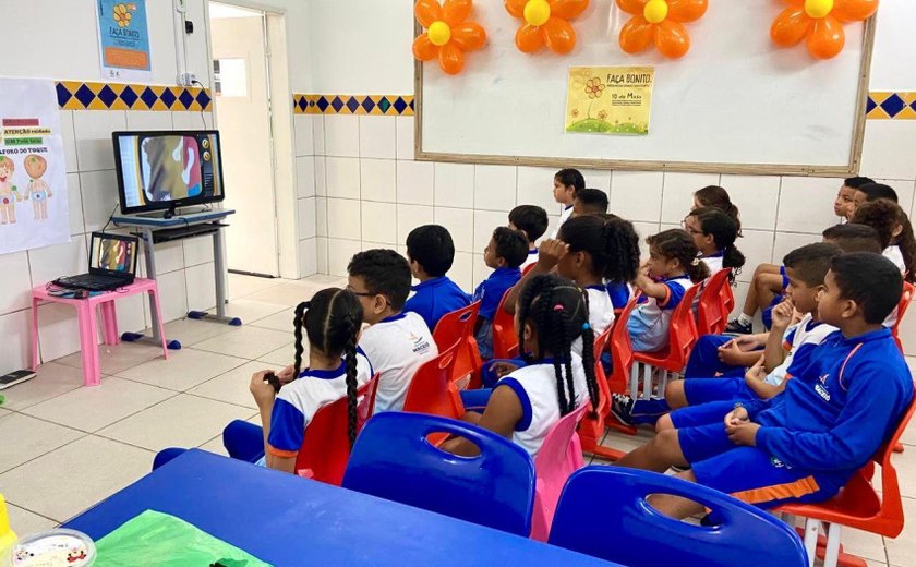 Caravana Girassol fortalece rede de proteção em escolas de Maceió
